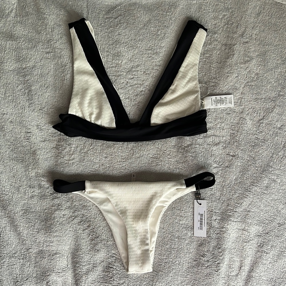 Vitamin A Magnolia Triangle Top Carmen Bikini Bottom Black & White Bikini Small